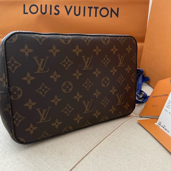 SOLD. Louis Vuitton NeoNoe Monogram in Coquelicot - Picture 6 of 14